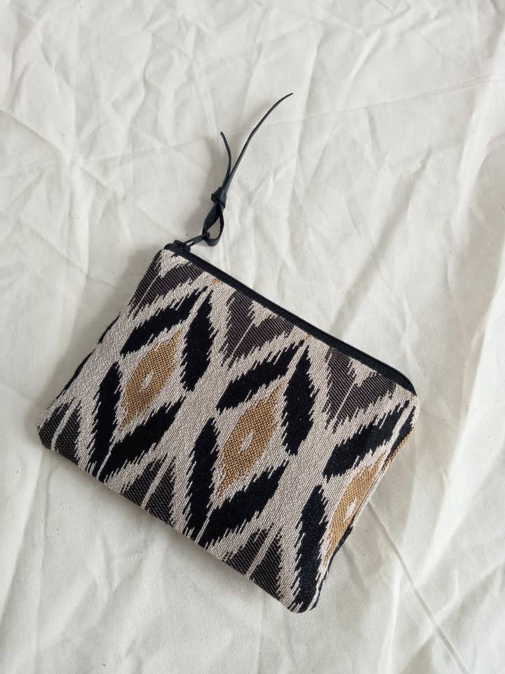 Pochette à imprimé abstrait noir et or pour la vente par NKHenry