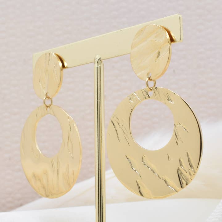 Kapyco – Engroshandel Hængeøreringe og creoløreringe – Øreringe med hamret effekt i guld eller rustfrit stål0