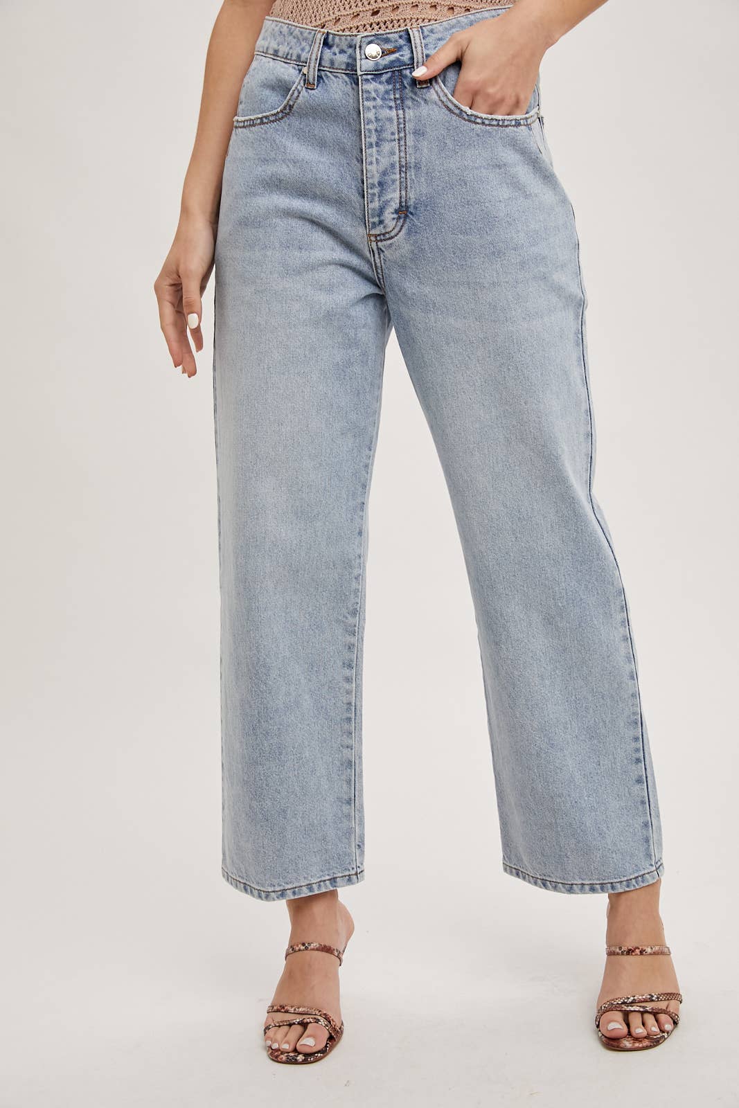 Bluivy - Wholesale Jeans - Women's - DENIM MID-RISE WIDE LEG CROPPED JEANS0