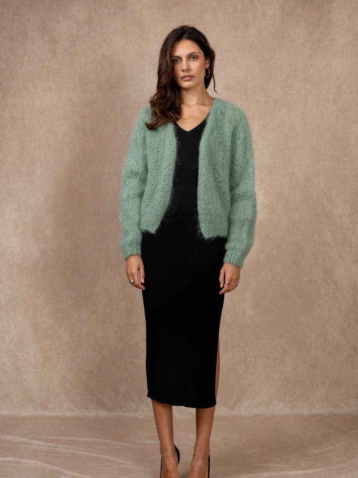 Gilet court manches longues en 80% kid mohair pour la vente par NAÏS PARIS