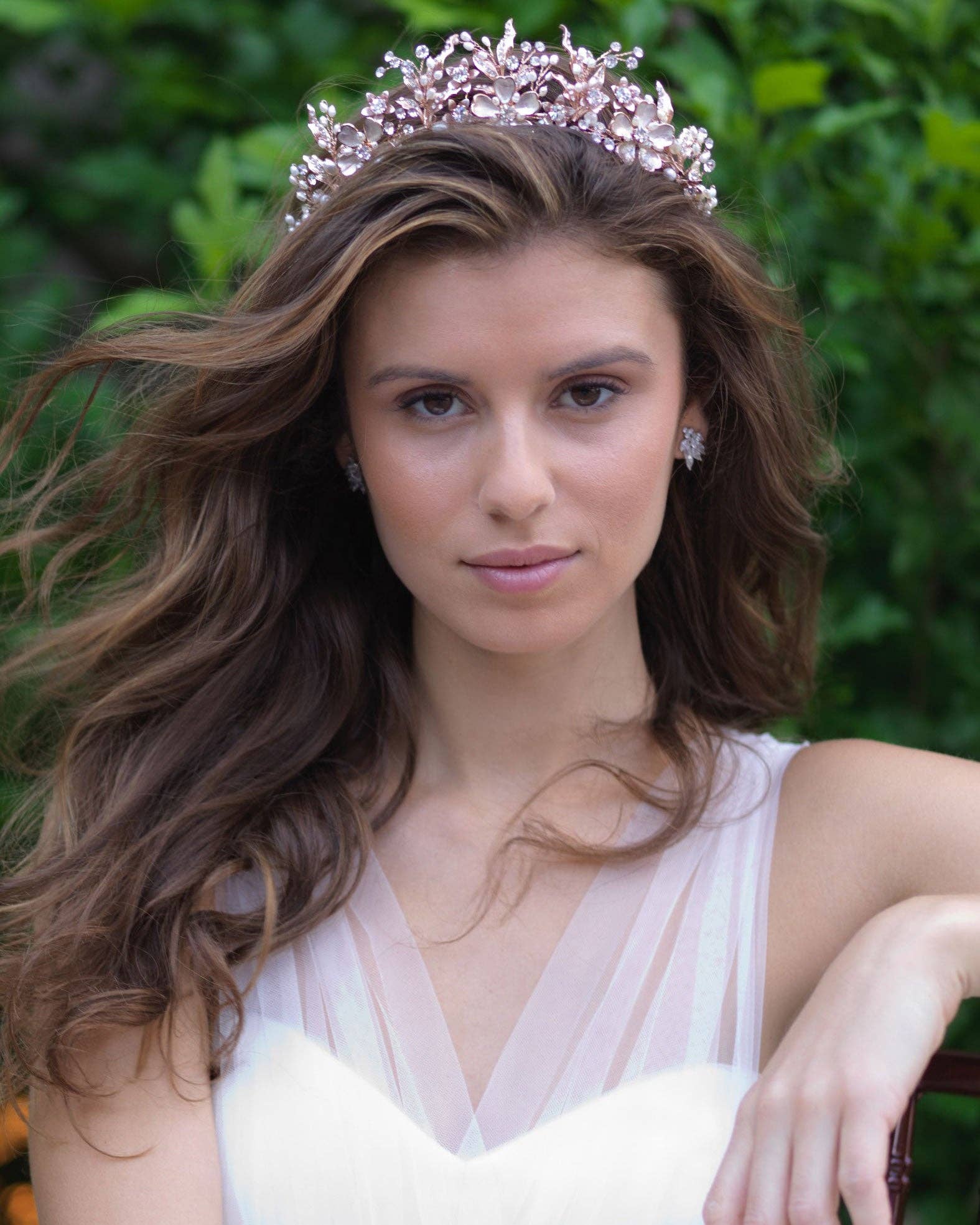 Dareth Colburn Designs – wholesale Tiara – Dam – Ava Blommig Brud Tiara3