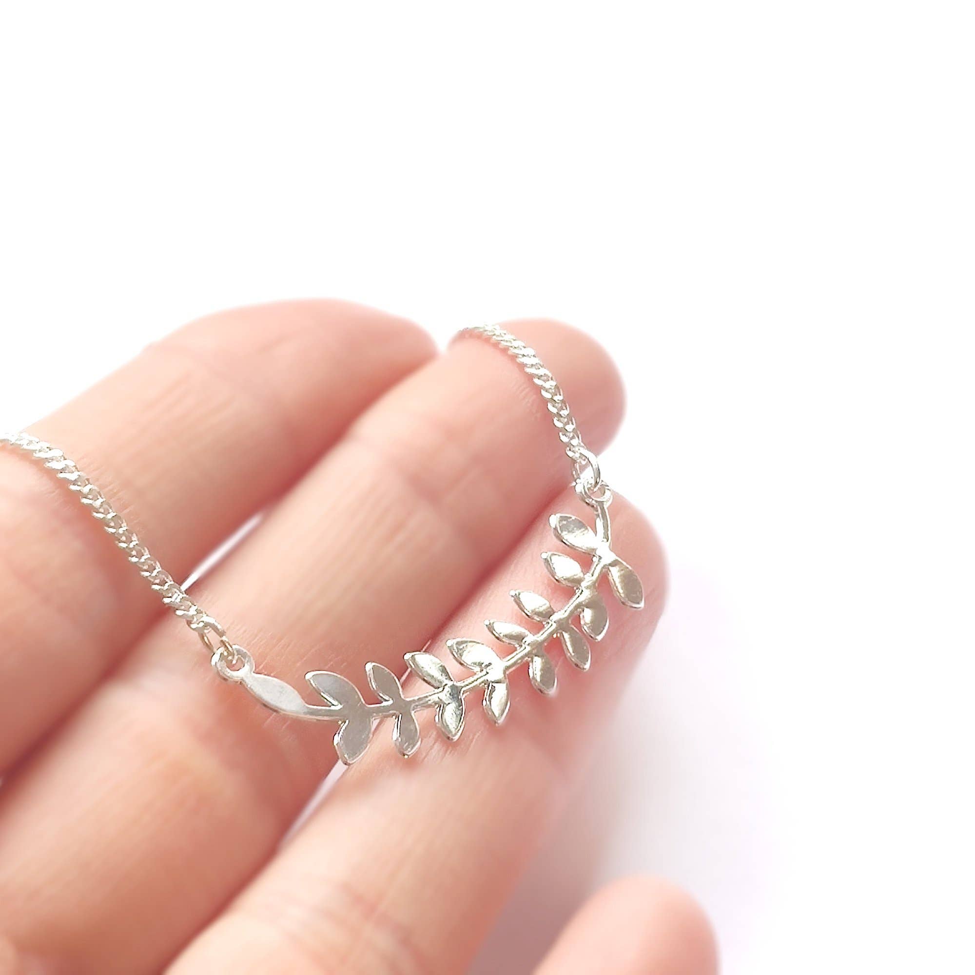 Shany Design Studio – Großhandel Kette mit Anhänger/Charm – Lorbeer Blätter Zweig Halskette Gold/Silber1