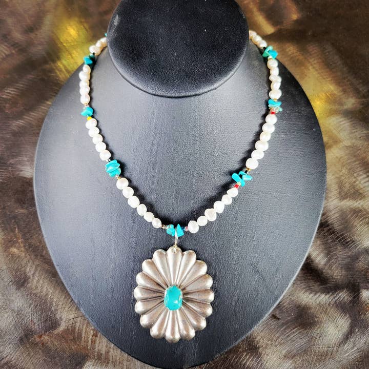 Halskette mit Türkis und Perlen, türkisfarben für den Großhandel von Julie Rose Originals