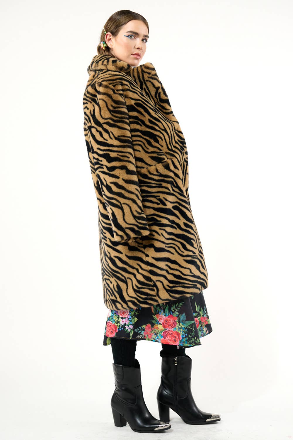 Black Floral Zinnia Shirt-Dress for wholesale on Faire24