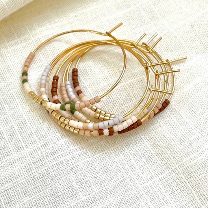 Neutrale Beaded Hoops for engroshandel hos Ocean Breakup
