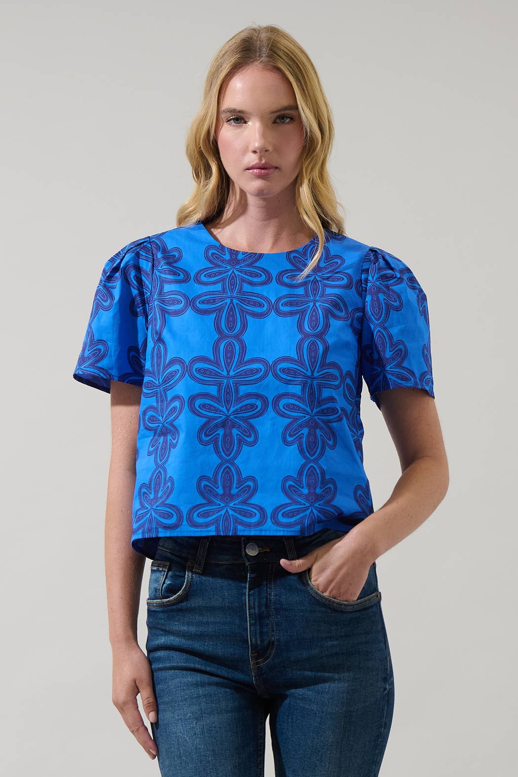 BLUE NAVY MUL Romery Abstract Tilma Short Sleeve Top for wholesale on Faire0