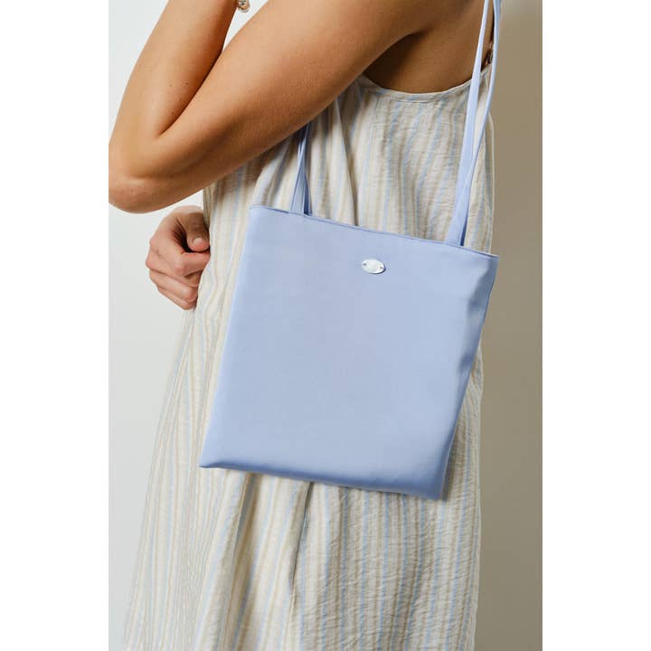 Sac cabas finition satin Leda pour la vente par Loucia