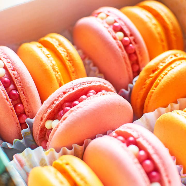 White Bakery Boxes with Window - pack of 25 - 10"L x 10"W x 2 ½"H for wholesale on Faire2