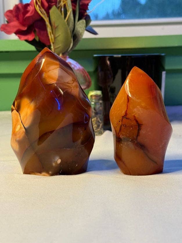 Flamme de cornaline pour la vente par Chaotic Crystal Chick Co.