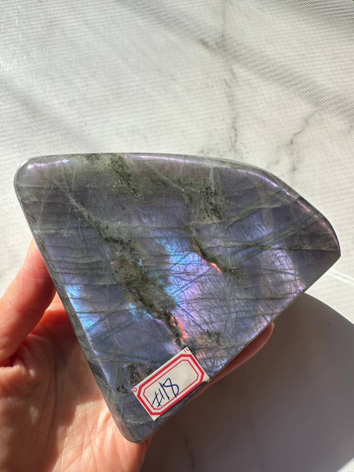 Grande labradorite violette en forme libre, cadeau de Noël en cristal n°18 pour la vente par Moon Rituals
