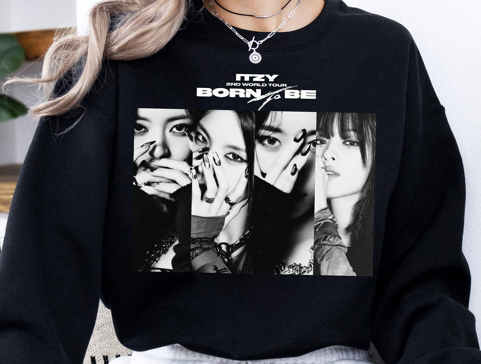 TheKingShirt - Wholesale Graphic Sweatshirt - Women's - ITZY KPOP Tour Inspired Fan Sweatshirt for Midzy Friend2