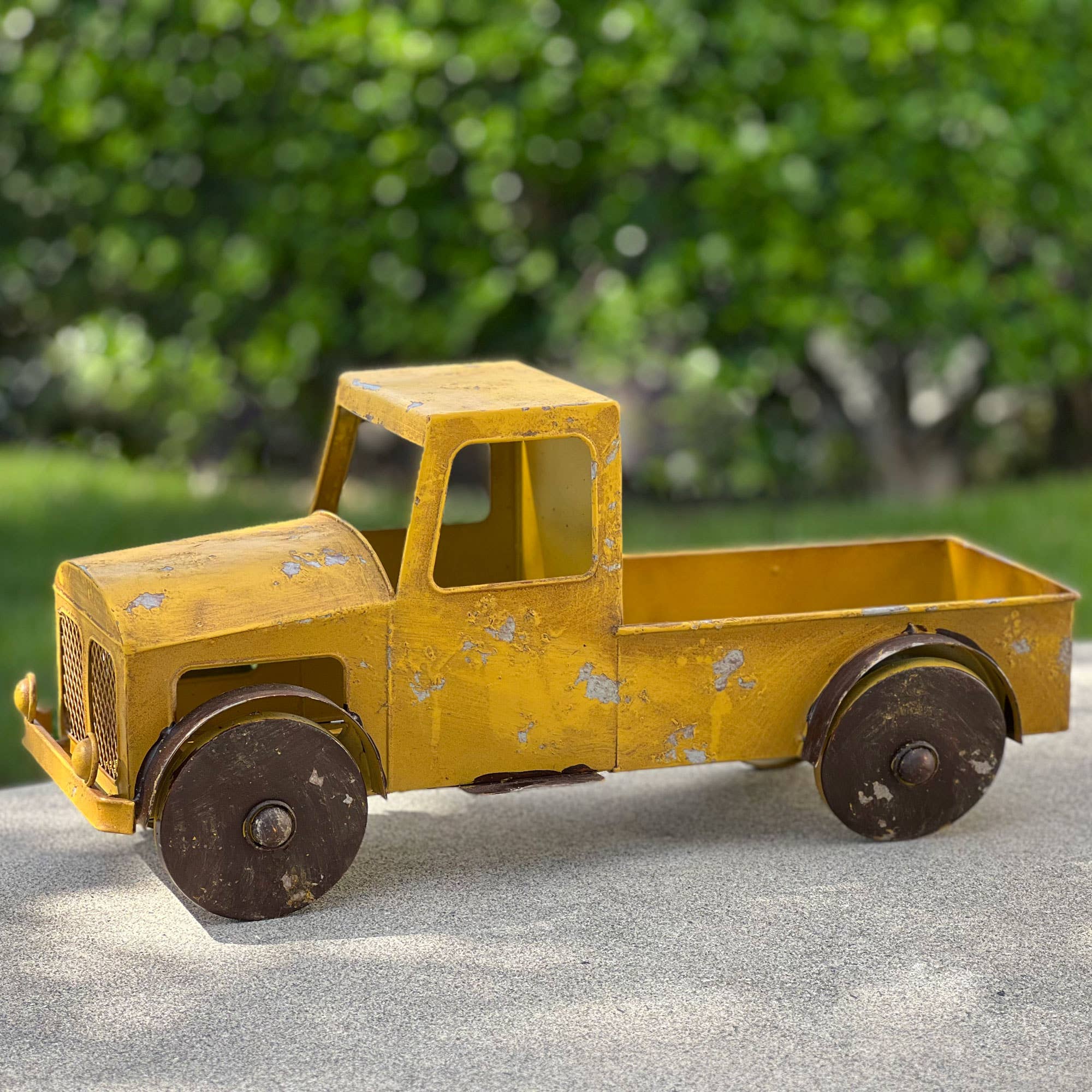 Galt International Company - Wholesale Outdoor Ornament/Decor - Rustic Metal Pickup Truck Outdoor Ornament/Decor2