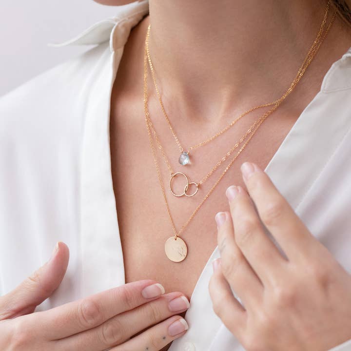 Thira Jewelry - Venta al por mayor Collares con colgantes/abalorios - Collar de oro con círculos entrelazados