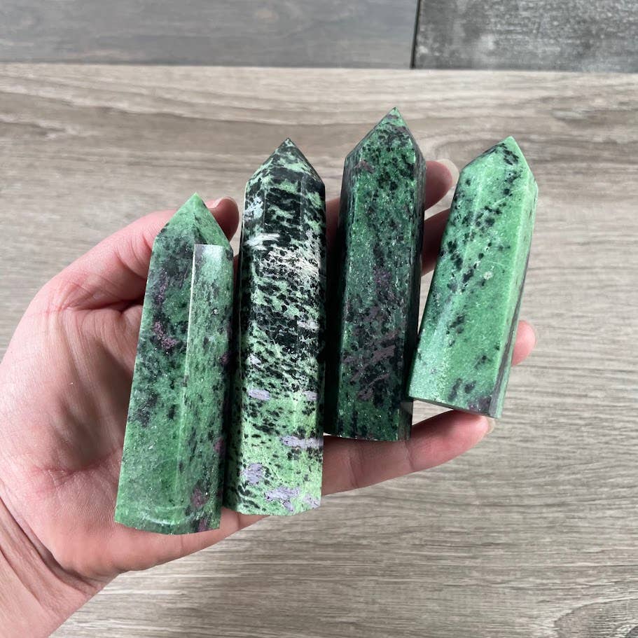 Keystone Crystals – wholesale Andlig sten/kristall – Gemstenskristall Obelisker 85–113 g | Grossist Kristalltorn Presentbutik28