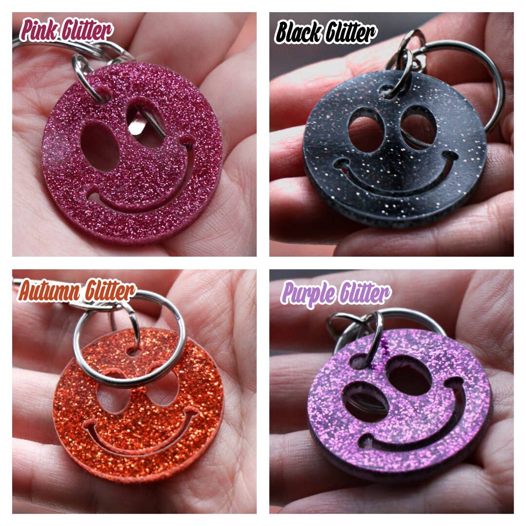 DeanMish – Engroshandel Nøglering - Dame – Laserskåret Mini Smiley akryl nøgleringe1