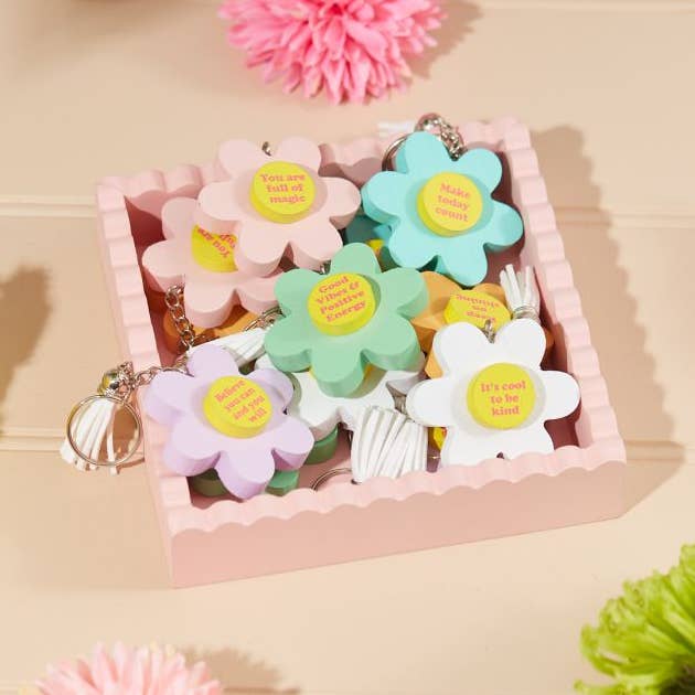 Langs - Wholesale Keychain - Women's - Bright Retro Flower Keyring 6 Asstd 36/tray Wooden With Tassel
0