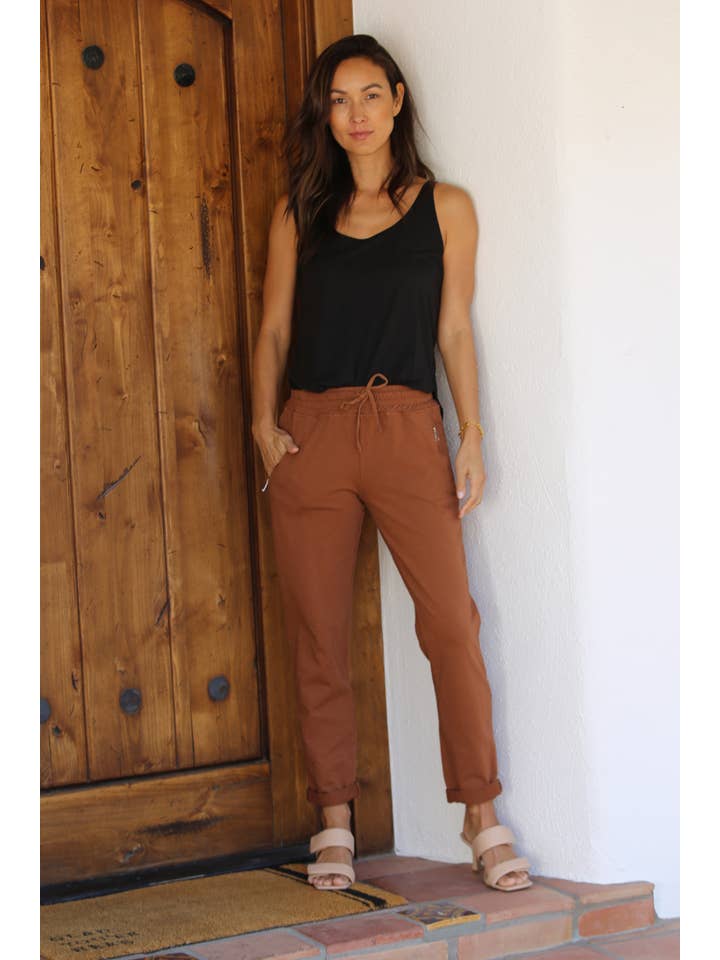 Nostalgia - Vente Pantalon d'intérieur/de jogging – femme - JOGG DE JOGGING EN TISSU ÉPONGE NP746-ASIS AVEC LIEN À NOUER SUR LE DEVANT ET POCHE ZIPPÉE43