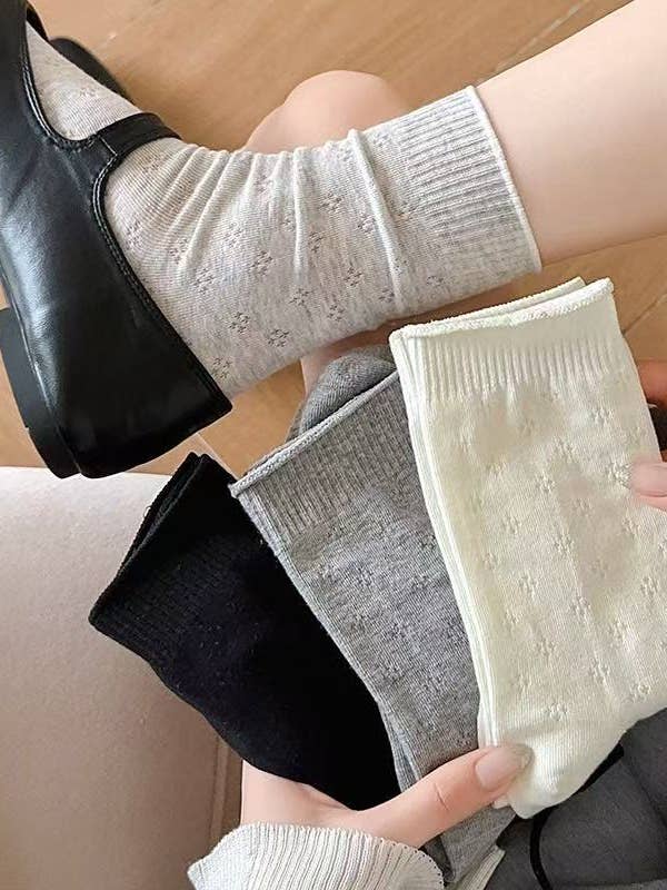 Rufia - Chaussettes légères en tricot à motif floral pour la vente par Funkyrel® Atzbranding Limited