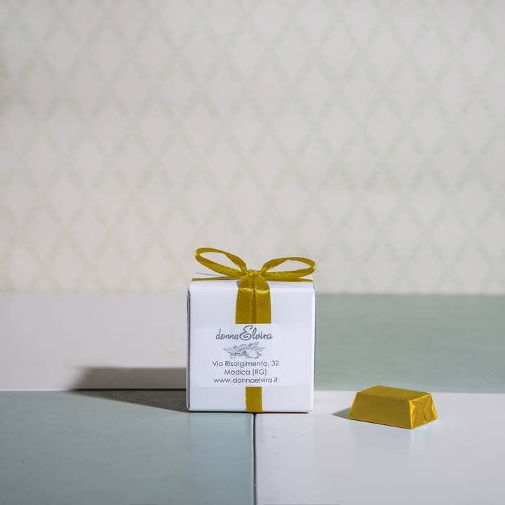 DONNA ELVIRA dolceria di Roccasalva Elvira - Wholesale Chocolate Box - CUSTOMIZABLE BOX OF 16 ASSORTED CHOCOLATES4