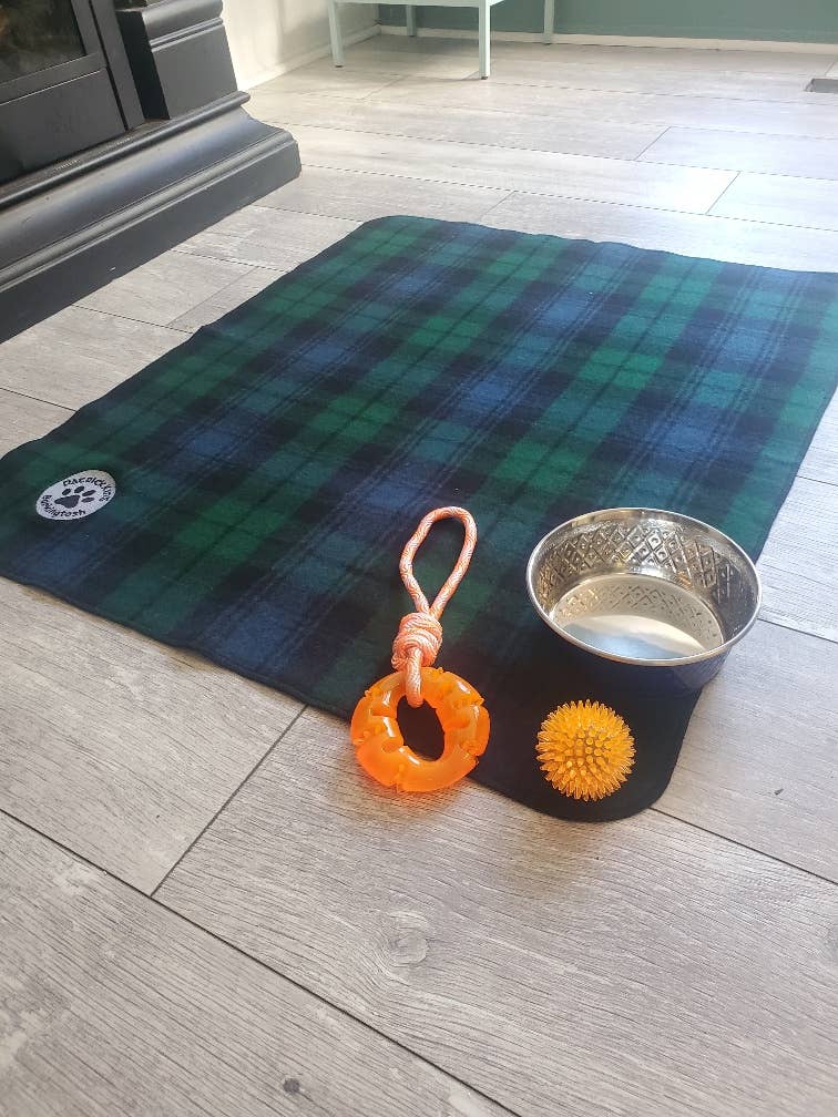 Patrick King Woollen Company – Großhandel Haustierdecke – Hund – Black Watch Hundedecke Klein/Med3