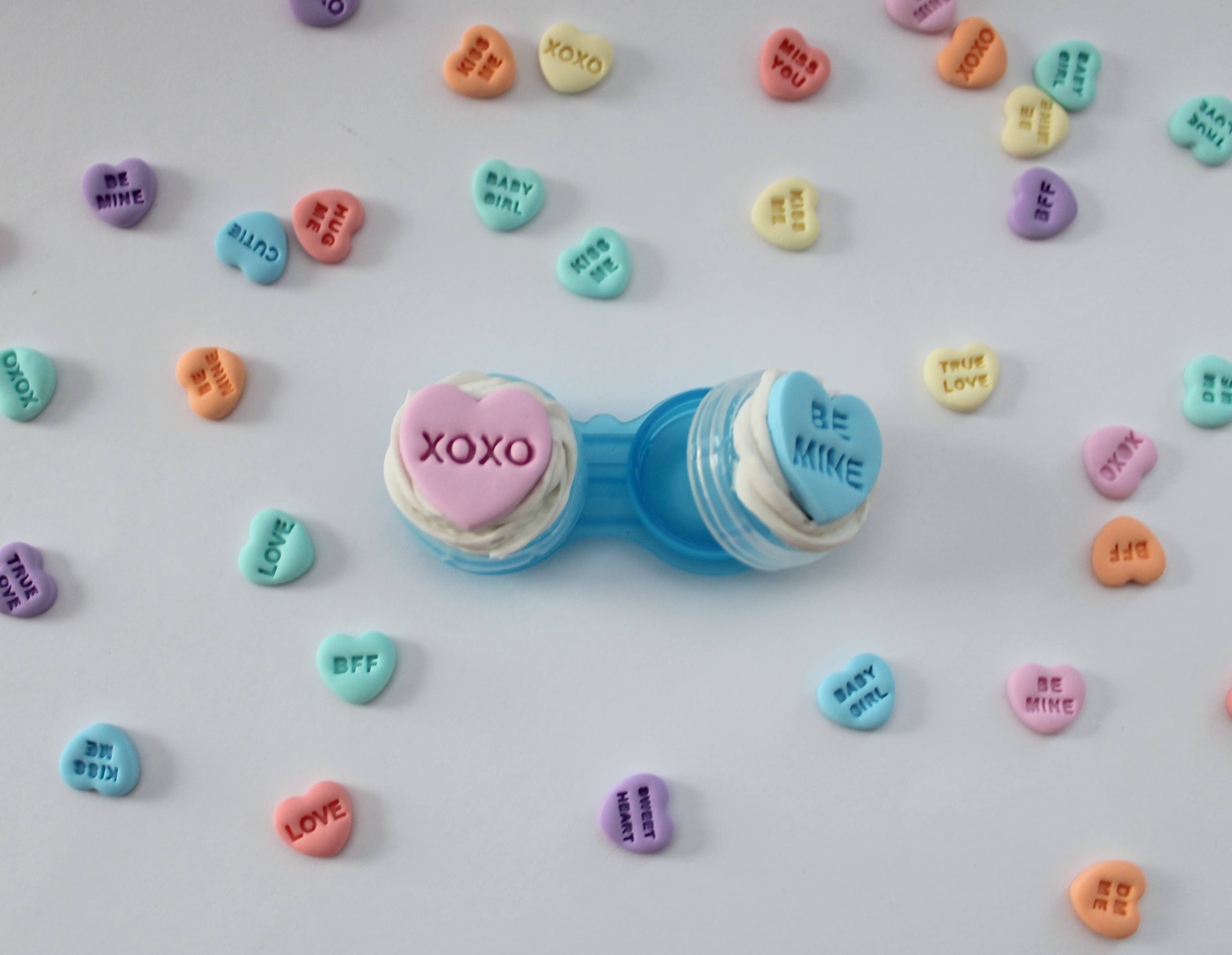 Sweets & Pearls – Großhandel Brillenetuis & -halter – Damen – Decoden Kontaktlinsenbehälter mit Polymer Clay Herzen6