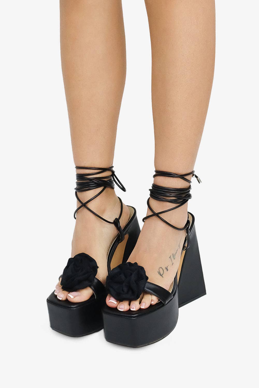 Zwart AIMER - Gesculpteerde Plateauhakken met Bloemendetail voor groothandel op Faire2