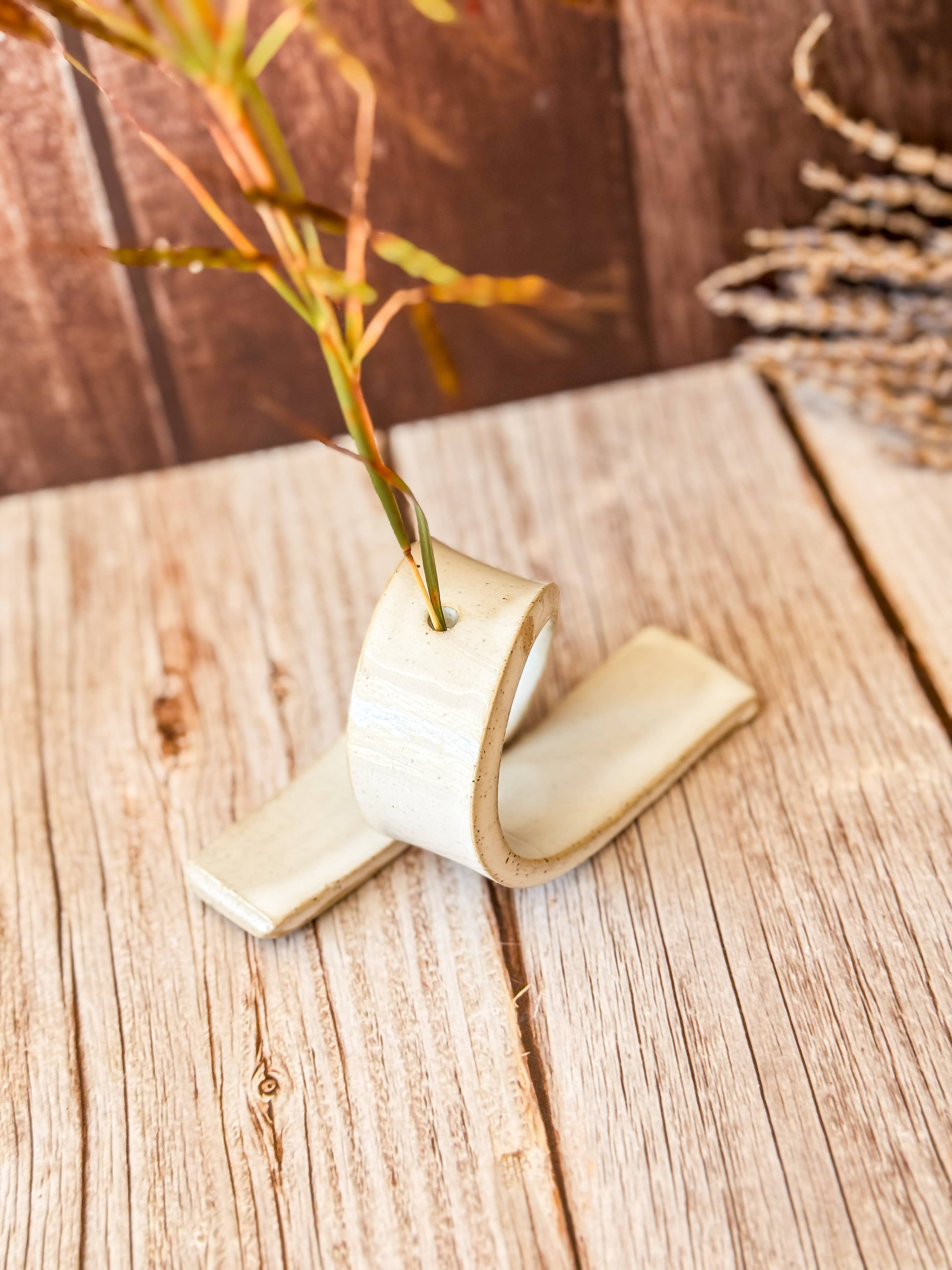 Wolf and Clay Pty Ltd - Wholesale Decorative Plate/Dish/Bowl - Decorative Ceramic Floral Stand - twist