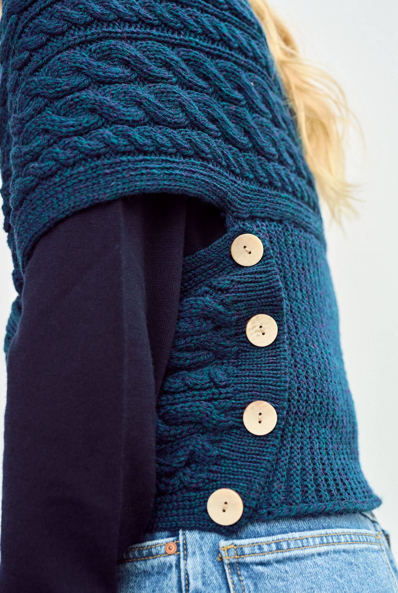 Aran Woollen Mills – Großhandel Schultertuch – Damen – Corrib Crossover Aran Schal – Atlantic3