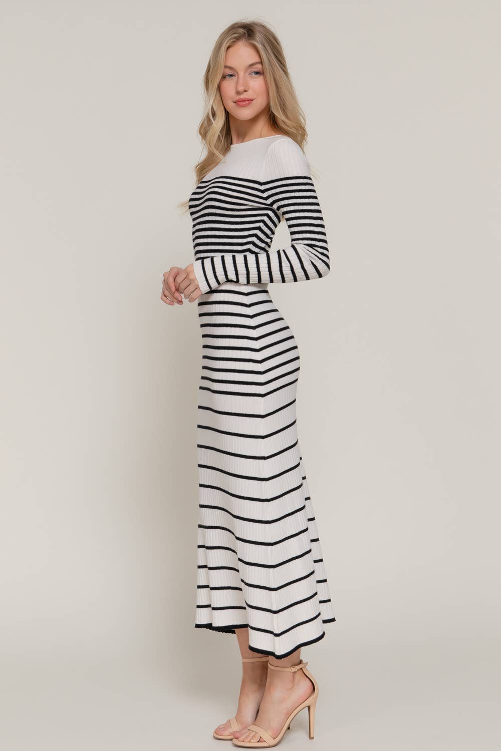 Active Basic | Active USA – Großhandel Kleid – Damen – Langarm-Kleid mit U-Boot-Ausschnitt und halblangem A-Linien-Schnitt mit Streifen.13