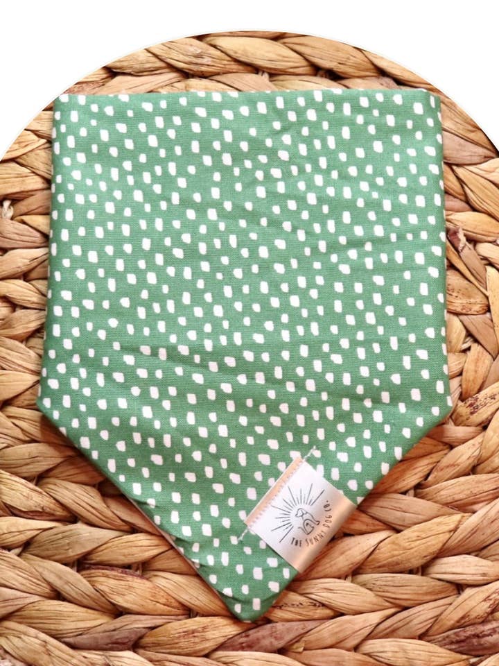 Grøn plettet hundebandana for engroshandel hos The Sunny Dog Co