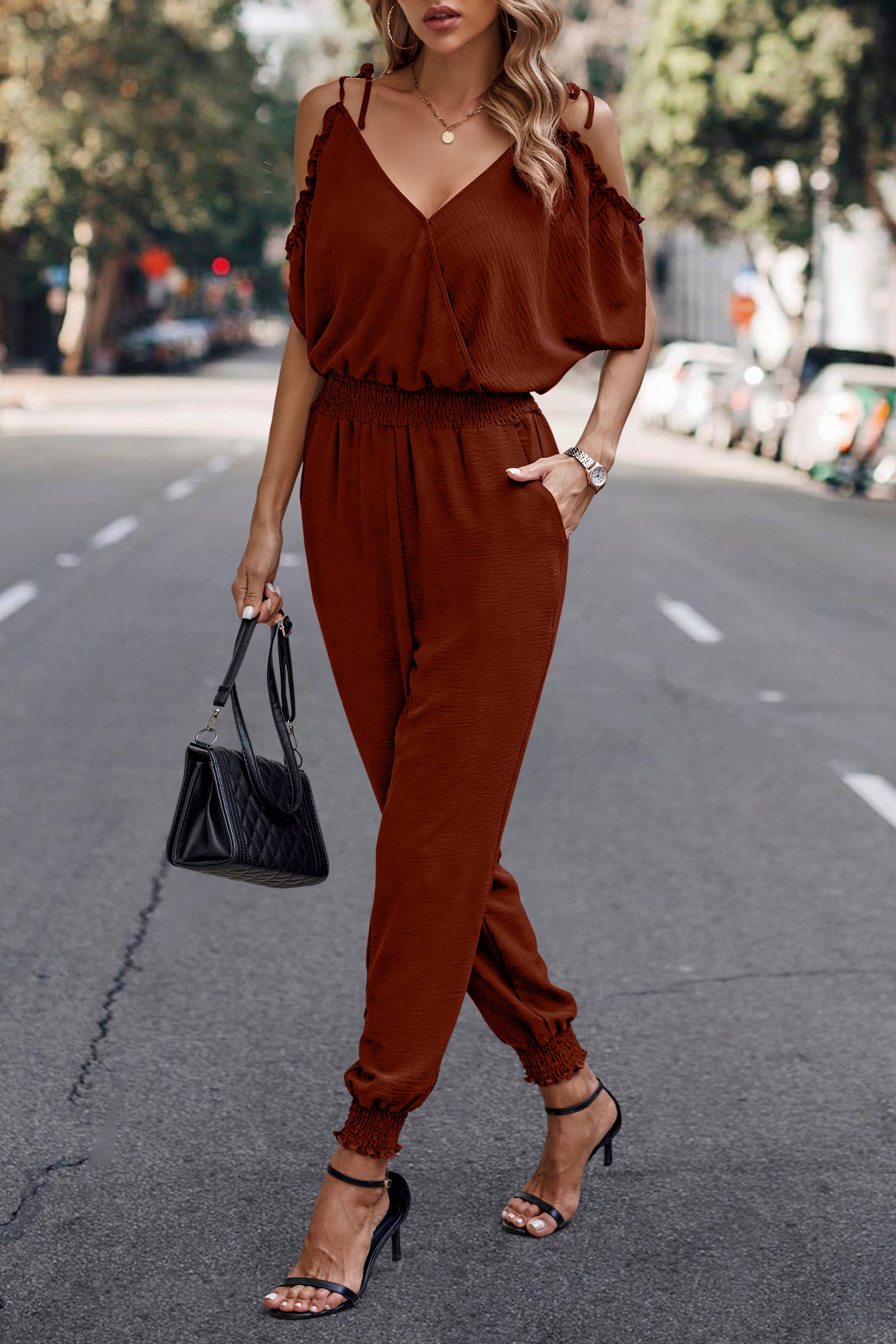 eLook – Großhandel Jumpsuit – Damen – SZ1-J9004 Schulterfreier Wickeloverall mit gesmokter Schulterpartie28