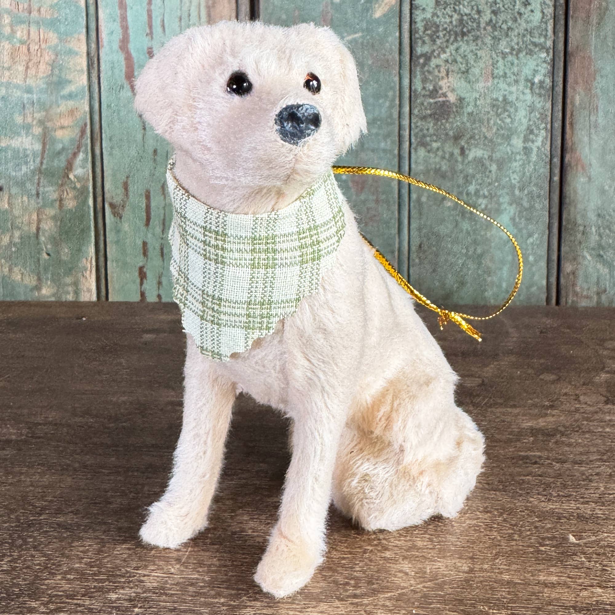 Knollwood Lane - Venta al por mayor Adornos - Adorno de Labrador Retriever Sentado con Pañuelo4