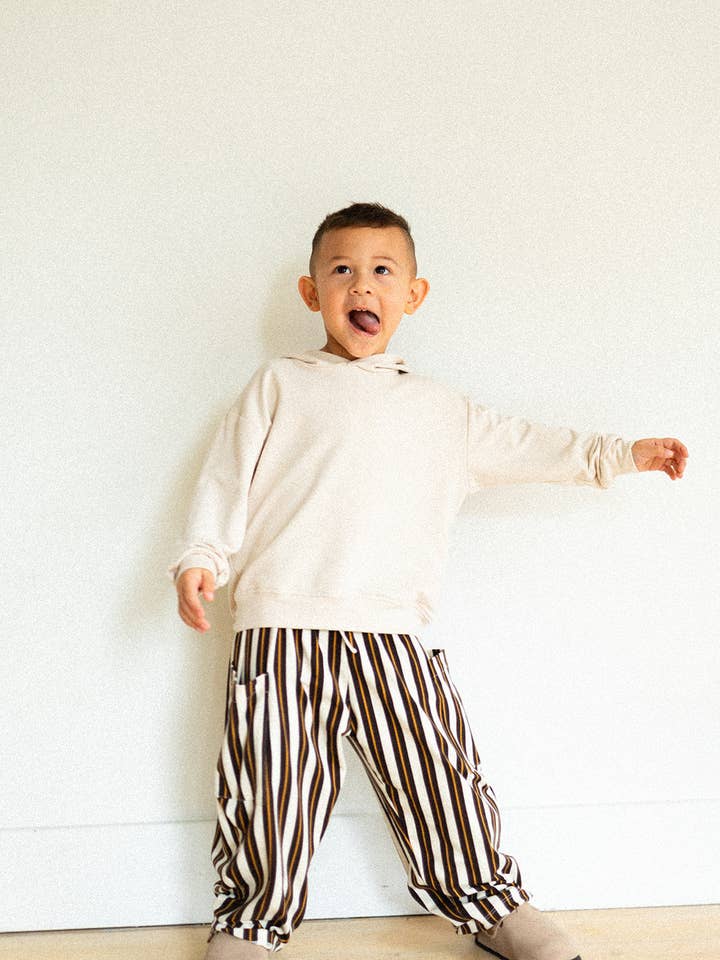 Pantalon ample pour enfants pour la vente par Jax & Lennon Clothing Co.