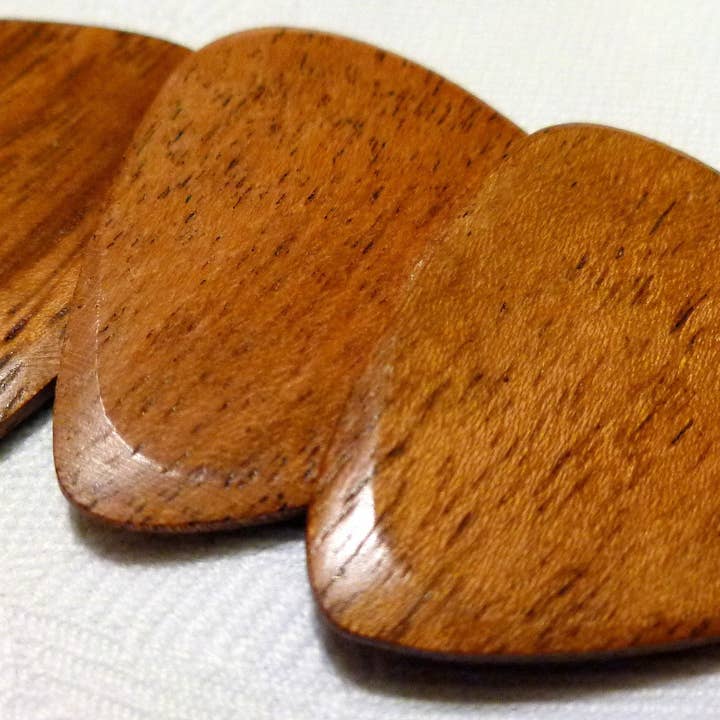 US Blues Artist Quality Guitar Picks - Wholesale Musical Instrument - ToneWood Acacia (Pack of 3 Picks)1