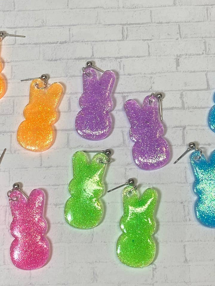 Pendientes colgantes acrílicos Peeps, pendientes de conejo, conejitos acrílicos, colgantes con forma de conejo, conejito azul, conejo naranja, conejo rosa, conejo verde para venta al por mayor de Chasin’ Self Care