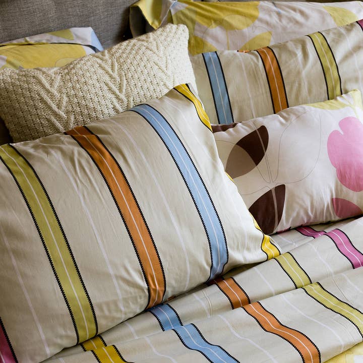 Maui Queen Size Printed Flower Reversible 6 pc Duvet Cover Set for wholesale by Casa Mia