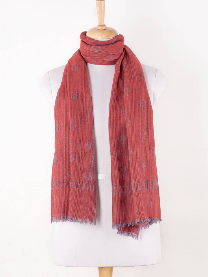 Écharpe en laine mérinos jacquard à rayures Little Paisley - Rose pour la vente par SVEZElife