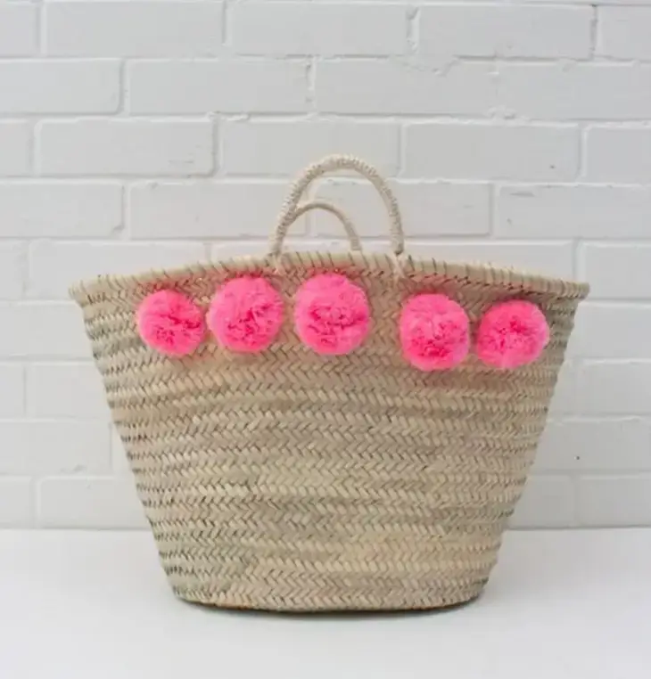 HandmadeBestSeller - Wholesale Strandtas - French Market Basket, rieten zak met pompons1