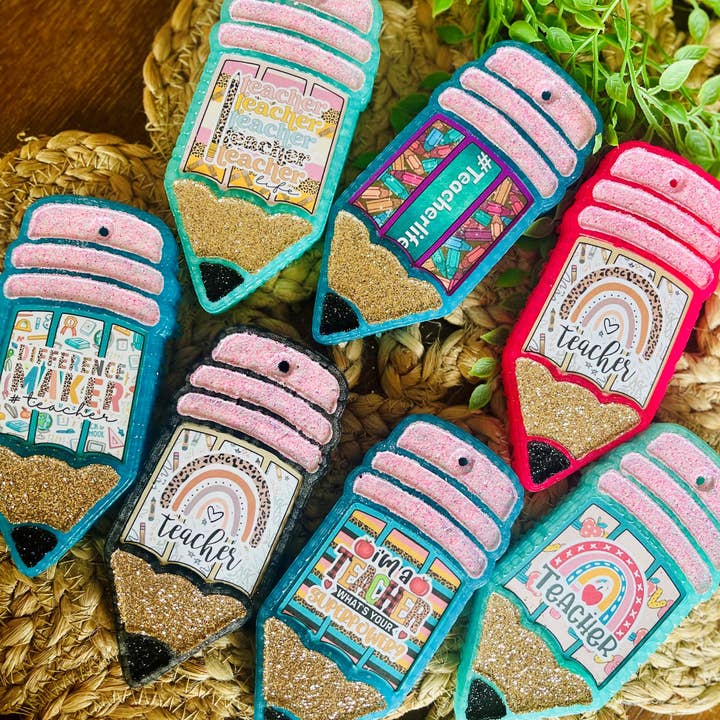 Teacher Pencil Car Freshies y otras tendencias de Resultados para lápices personalizados al por mayor. Devoluciones gratuitas y condiciones de pago a 60 días en Faire en Faire.