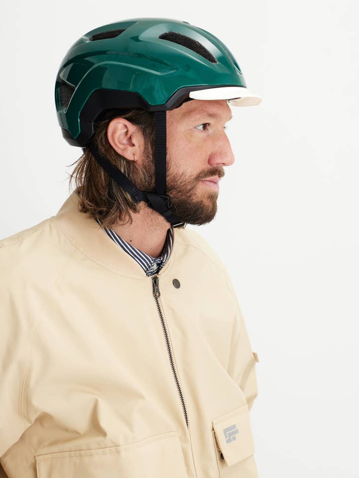 ALIX ljuscykelhjälm - flaskegrön / ecru för wholesale av TOMO Clothing