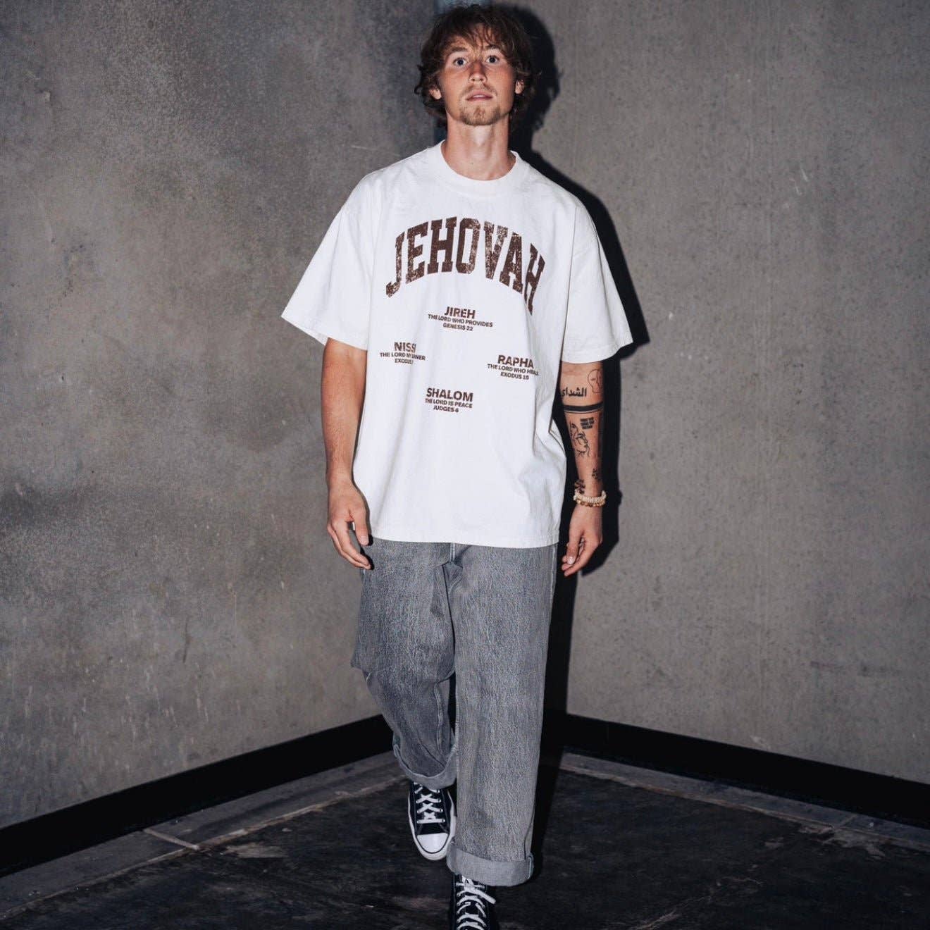 Malta Apparel LLC - Venta al por mayor Camisa - Unisex - Camiseta JEHOVAH - Crema/Marrón2