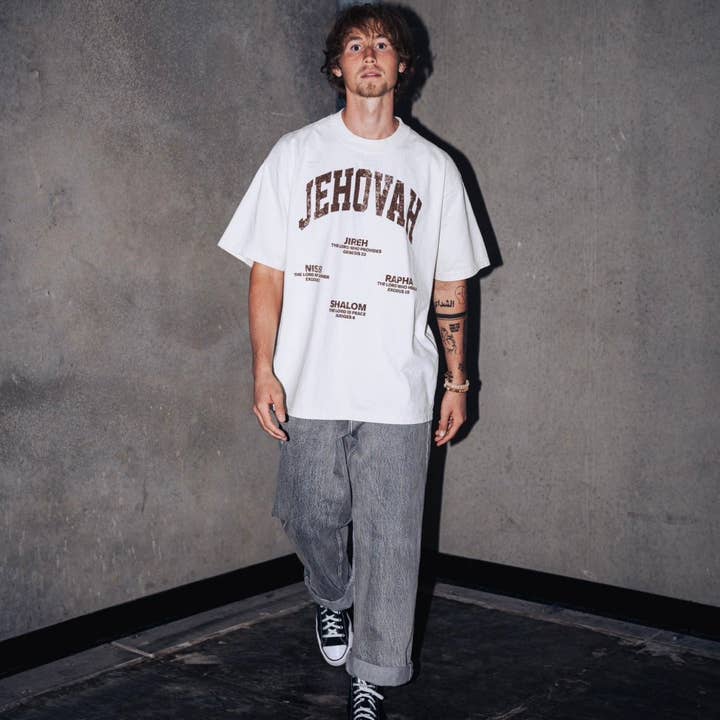 Malta Apparel LLC - Venta al por mayor Camisa - Unisex - Camiseta JEHOVAH - Crema/Marrón2