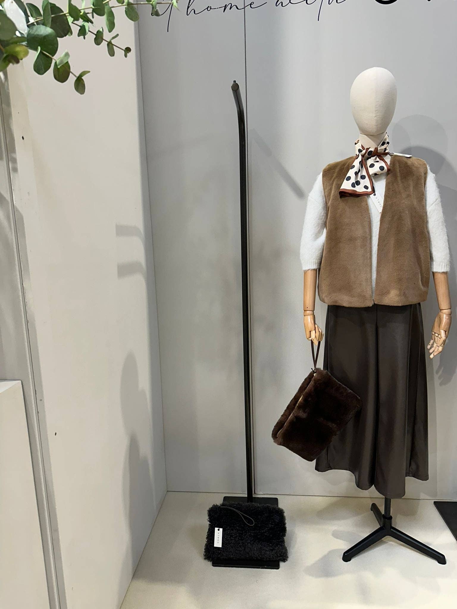 CHALK – wholesale Retailer display stand/case – Forward Hanging Display Stand1