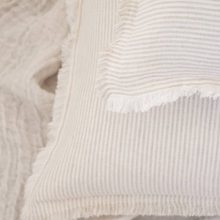 Anaya Home - Wholesale Decoratief kussen - Beige Kussen van Zacht Linnen met Streepjes en Franjes9
