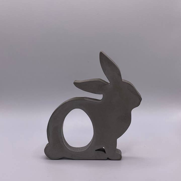 Concreates - Vendita all'ingrosso Decorazioni da tavolo - Coniglietto pasquale autoportante in cemento | portauova | coniglio pasquale | portauova color crema | decorazione pasquale | ornamento da tavola1