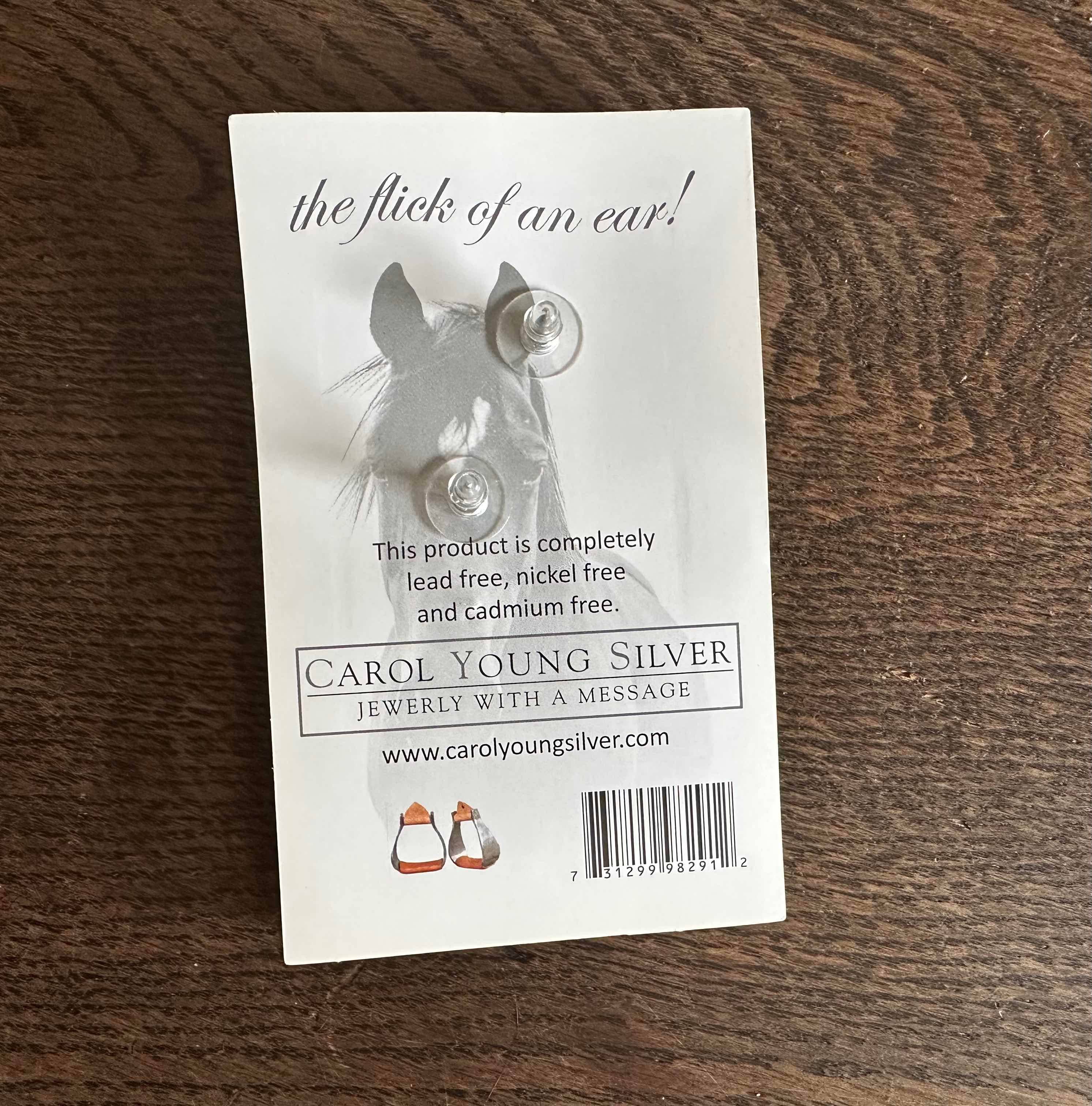 Carol Young Silver - Vendita all'ingrosso Orecchini a bottone - Orecchini a perno con design staffa da sella su cartoncino3