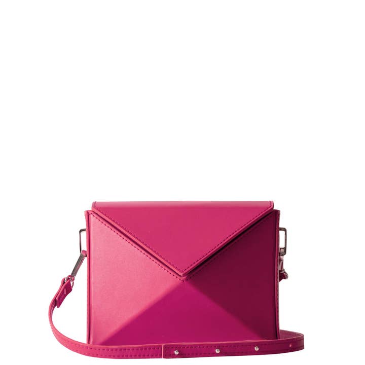 noshi klein in fuchsiafarbenem Leder für den Großhandel von veni morgan