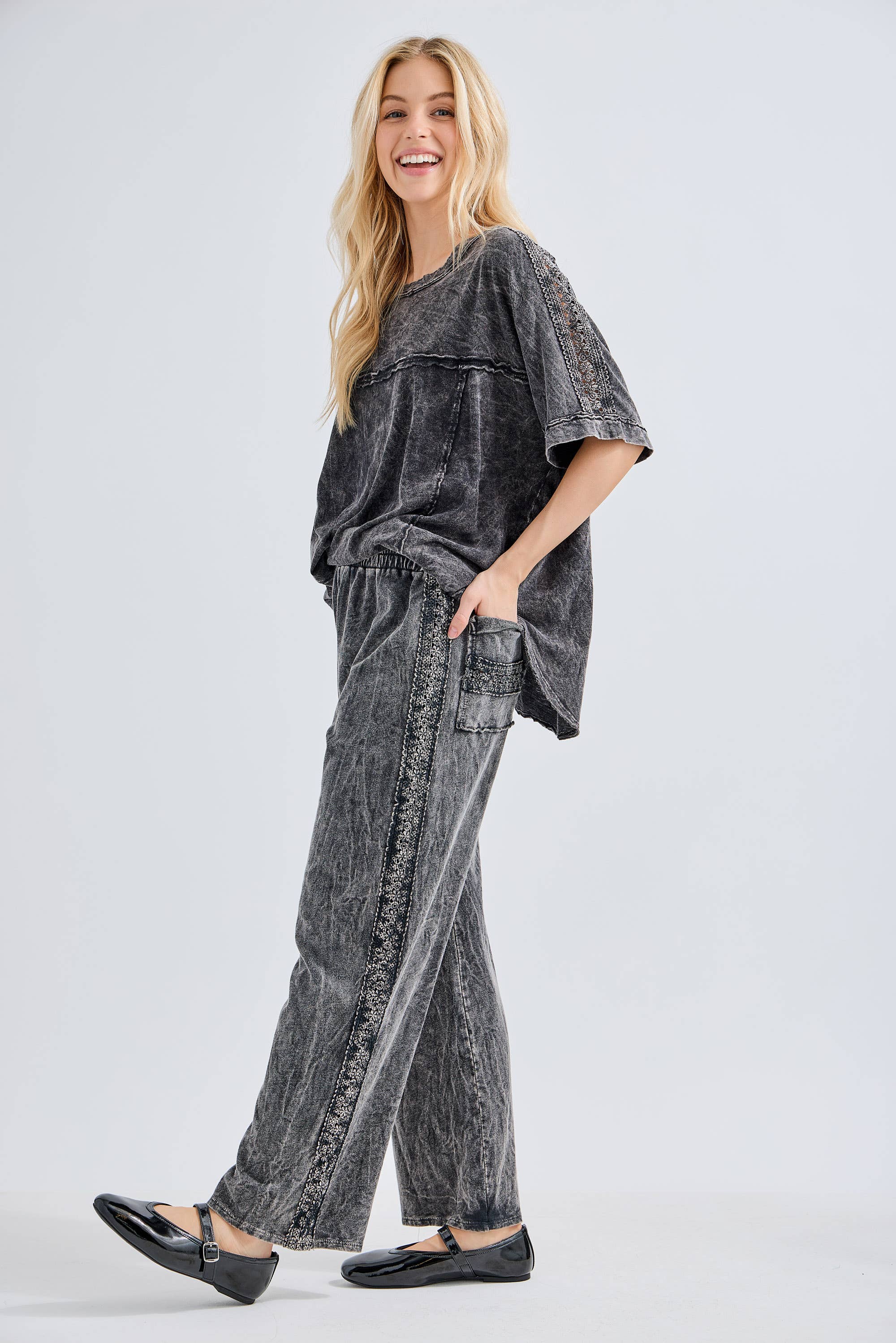 J.Her – Großhandel Hose – Damen – MineralWash Kurz geschnittene Hose mit detaillierter Vordertasche HP58108