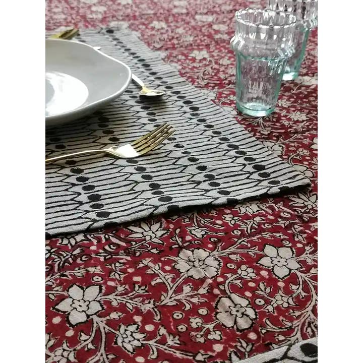 Nayda Diaries – Großhandel Tischdecken – Indische Tischdecke mit Blumen, bedruckter Blockdruck, Jaïpur