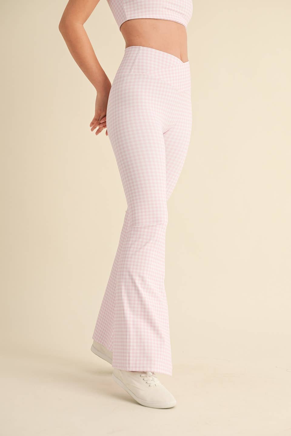 KIMBERLY C – Engroshandel Sports-/loungeleggings – til kvinder – Gingham Print Højtaljede Crossover Flare Leggings44